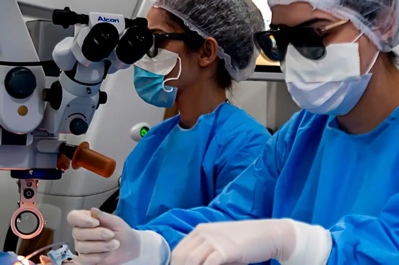 Centro Cirúrgico da CLINOP Clinica de Olhos Pegado